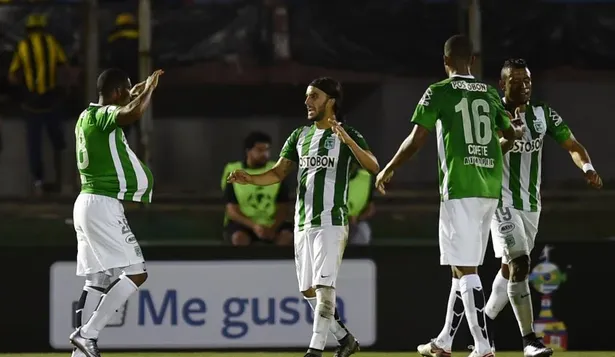 Incidentes a la salida: arrojaron piedras al ómnibus y a dirigentes