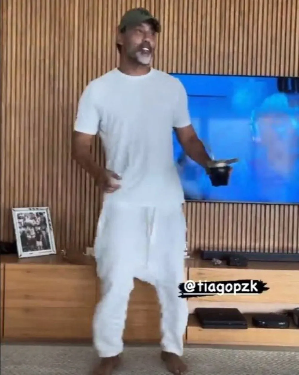 Daniel Fonseca se puso a bailar en la casa de Giorgian De Arrascaeta