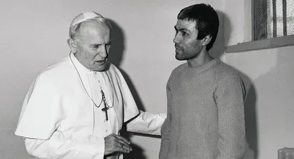 El papa Juan Pablo II eventualmente ofreció su perdón personal a Mehmet Ali Agca.
