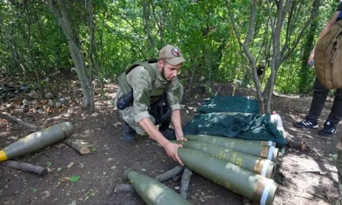 Publicaciones estadounidenses citan a funcionarios ucranianos diciendo que el suministro de proyectiles de artillería se ha desplomado recientemente en más de un 30%.