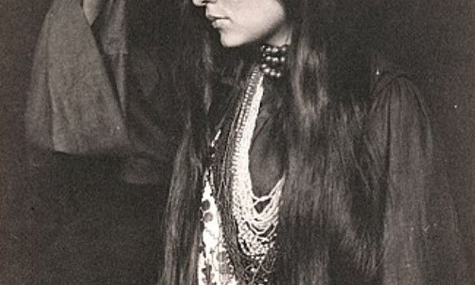 Zitkala-Ša fue una destacada activista indígena de Estados Unidos. Wikipedia