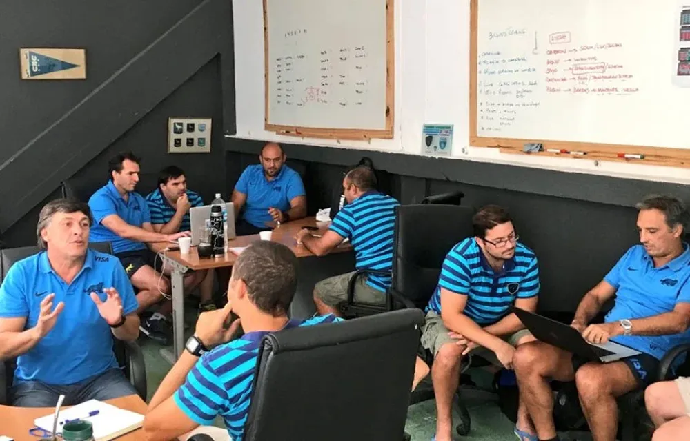 Los cuerpos técnicos de Uruguay y Argentina en pleno trabajo