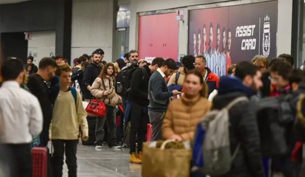 Miles de pasajeros fueron afectados por reprogramaciones, demoras y cancelaciones por&nbsp; la realización de asambleas informativas de los sindicatos, que para Aerolíneas Argentinas son paros encubiertos