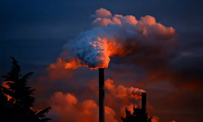El 10 por ciento de las personas más contaminantes de la sociedad son responsables de casi la mitad de las emisiones anuales de gases de efecto invernadero que causan el cambio climático,