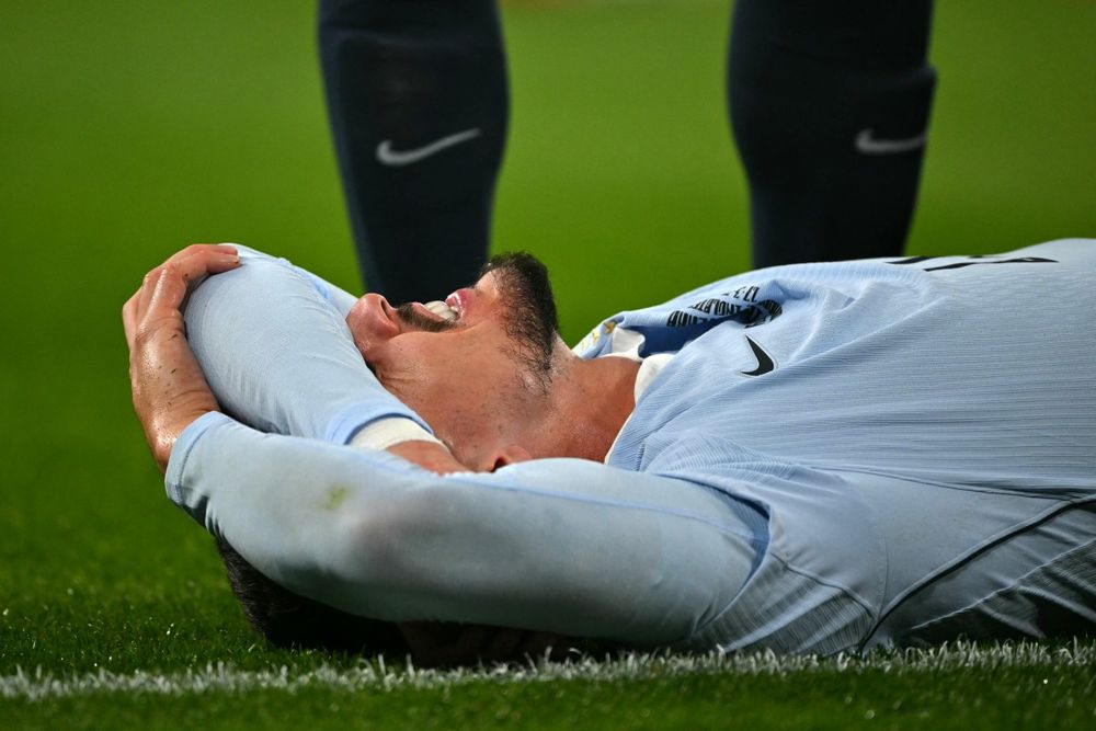 El dolor de Joaquin Piquerez de Uruguay ante Inglaterra por su lesión de tobillo