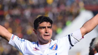 El festejo tras sus dos goles en el clásico del Clausura