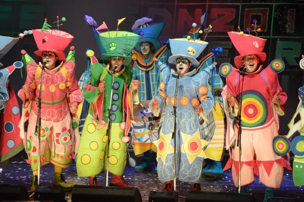 La Gran Muñeca será una de las 19 murgas que buscarán el título de campeón en 2016.