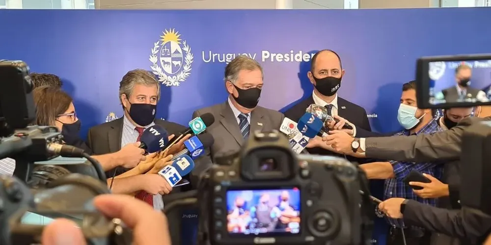 Autoridades de INAC tras la reunión con el presidente de la República