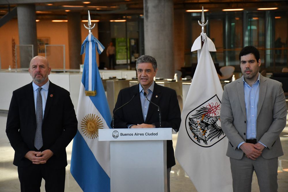 Waldo Wolff, Jorge Macri y Ezequiel Daglio durante la conferencia de prensa donde se hizo el anuncio.