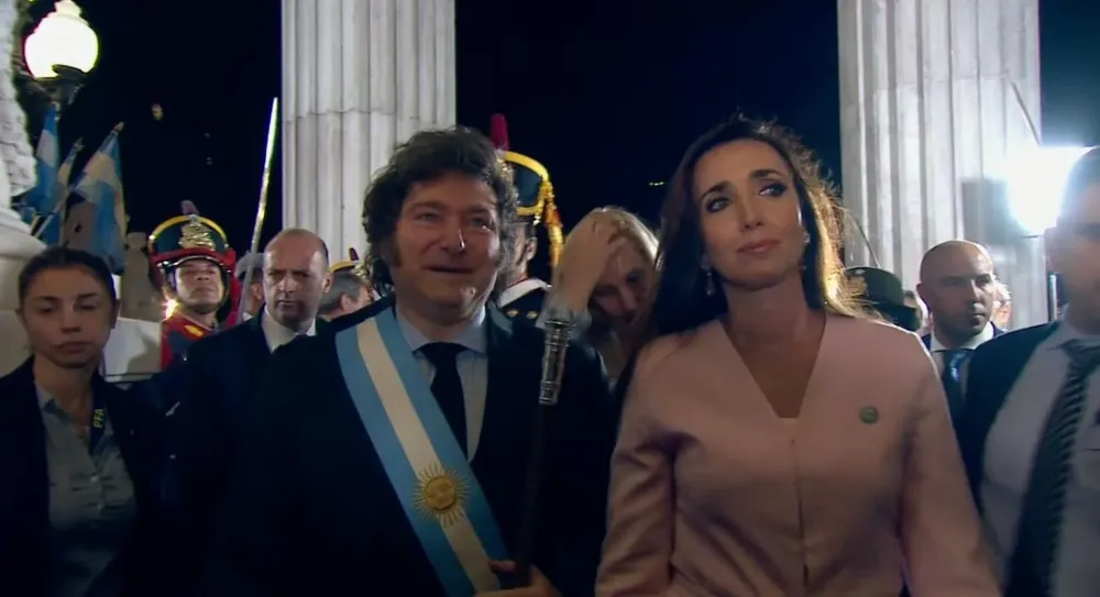 El presidente en su llegada al Congreso