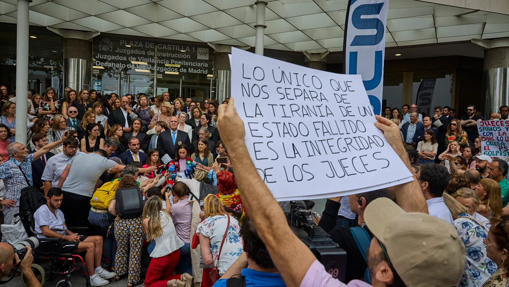 Jueces y fiscales se manifiestan ante el proyecto de reforma judicial de Felix Bolaños.