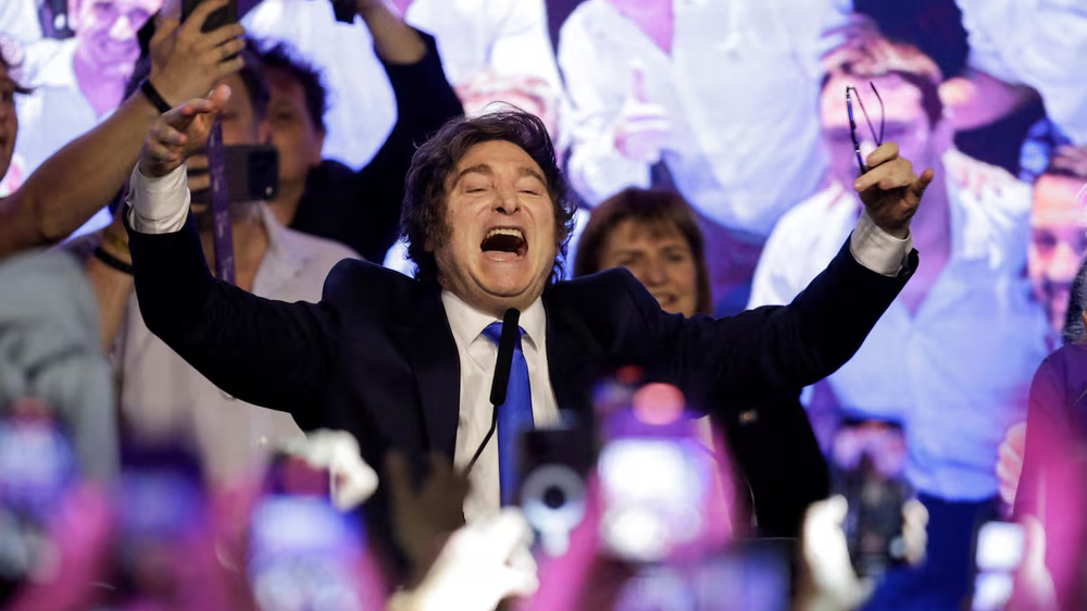 El presidente argentino, Javier Milei, celebra el triunfo electoral el 26 de octubre.