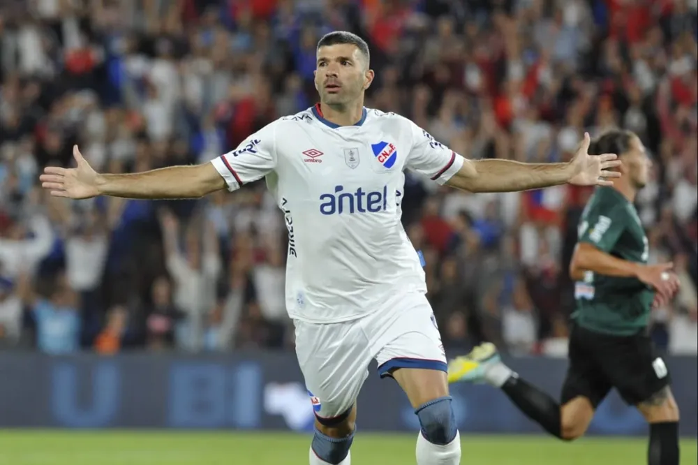 Emmanuel Gigliotti jugará como único punta en los tricolores