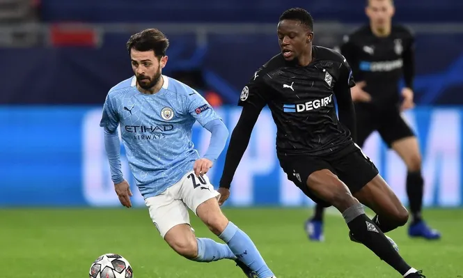 Ilkay Gündogan quiebra y escapa, como el City de la Superliga