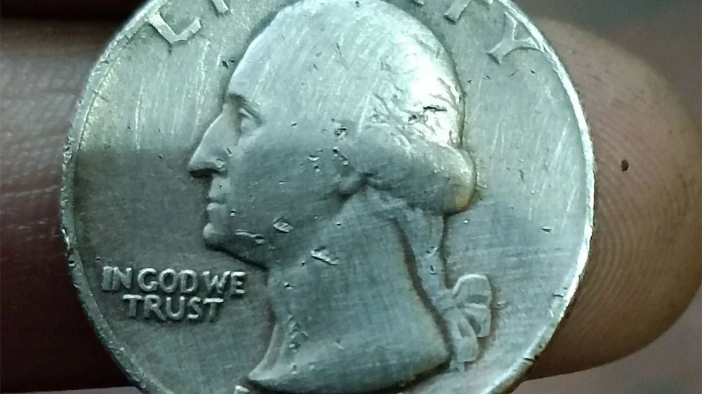El error de acuñación en el quarter de 1965 es lo que eleva su valor hasta los 35 mil dólares en el mercado.