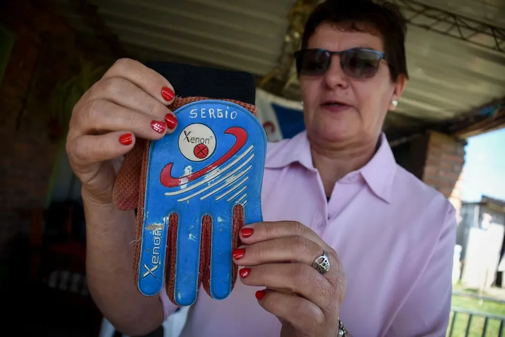 Uno de los guantes del baby fútbol