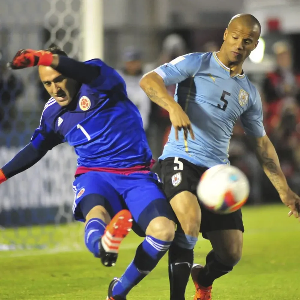 Carlos Sánchez fue otro destacado en Uruguay