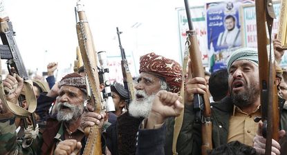 Los hutíes que gobiernan parte de Yemen han cumplido sus amenazas y se han atacado a Israel en solidaridad con Irán.