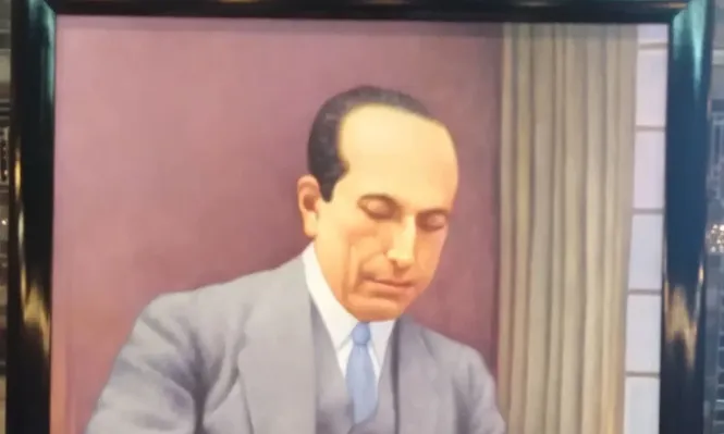 El reclamo por una pintura que llegó como regalo y está archivada en el Legislativo