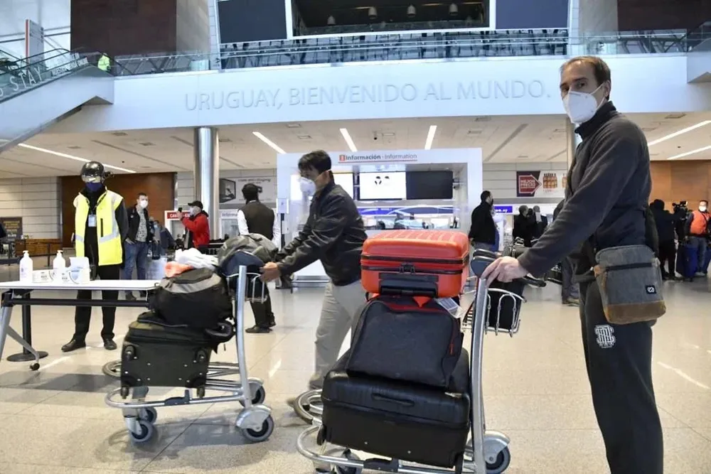 El vuelo de Iberia fue el primero comercial en arribar al país