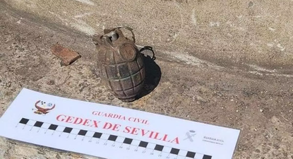 La granada hallada en el Puerto de Sevilla.