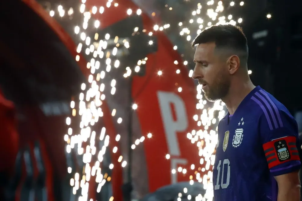 Lionel Messi volvió a ser titular y figura en Argentina ante Perú.