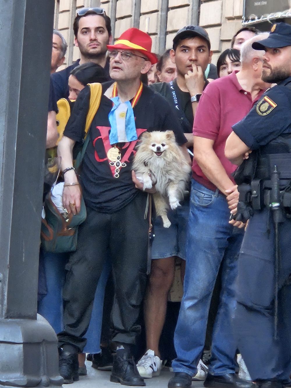 Una multitud se acercó para vivar a Milei.