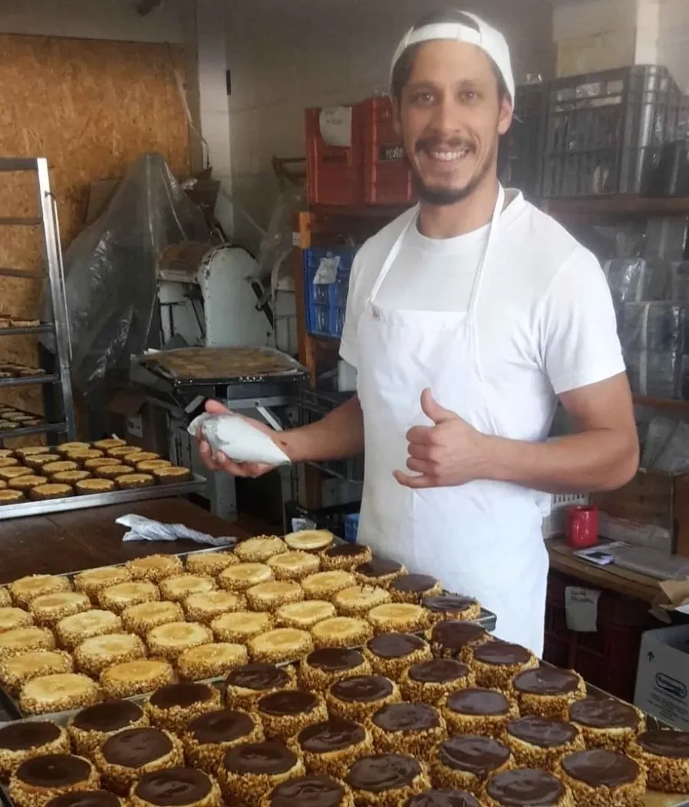 Juan Andrioli en la confitería