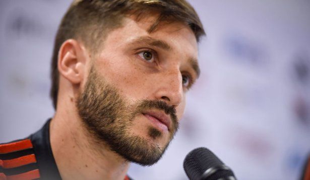 De los apartados en River Plate, Matías Viña es el único que no consiguió club, no lo citó Diego Forlán a la selección uruguaya, y puede sumar ocho meses sin jugar