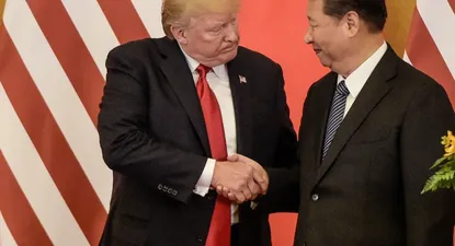 Trump amenaza con excluir a las empresas chinas de Wall Street
