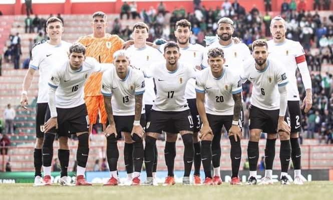 El equipo de la selección uruguaya que comenzó el partido ante Bolivia por Eliminatorias