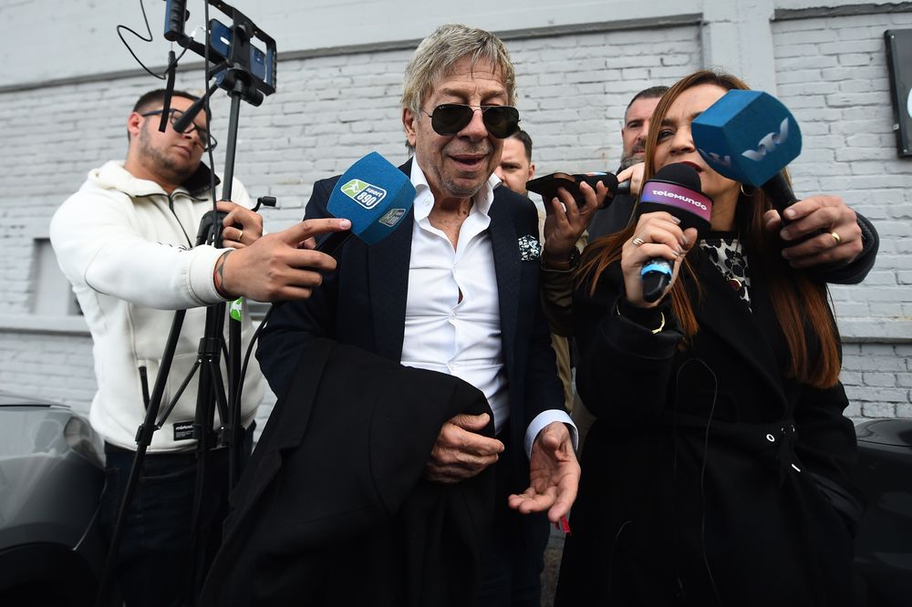 Francisco Paco Casal se reúne con la AUF en el Estadio Centenario por los derechos de televisación del fútbol uruguayo el 4 de junio de 2025