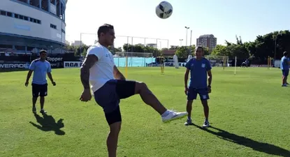 Carlos Núñez en una práctica de Racing