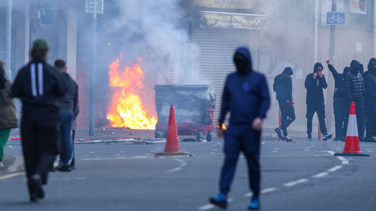 Belfast en llamas tras ataque a cuchillazos por pa