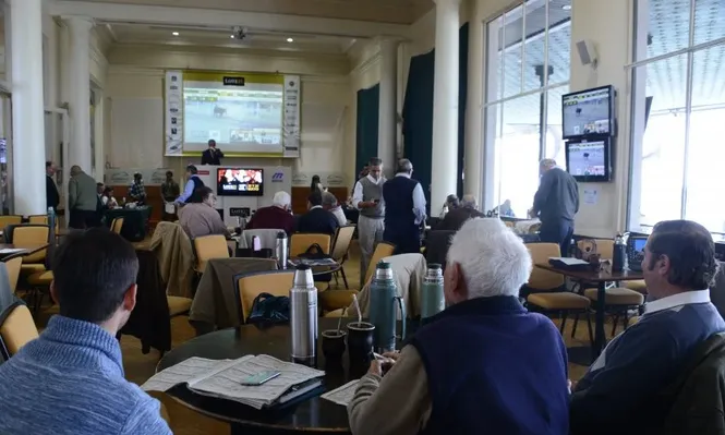 Retoman el remate de Lote 21 tras la amenaza de bomba