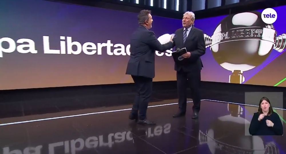 El regalo que recibió Alberto Kesman en manos de Federico Buysan en plena transmisión de Telemundo