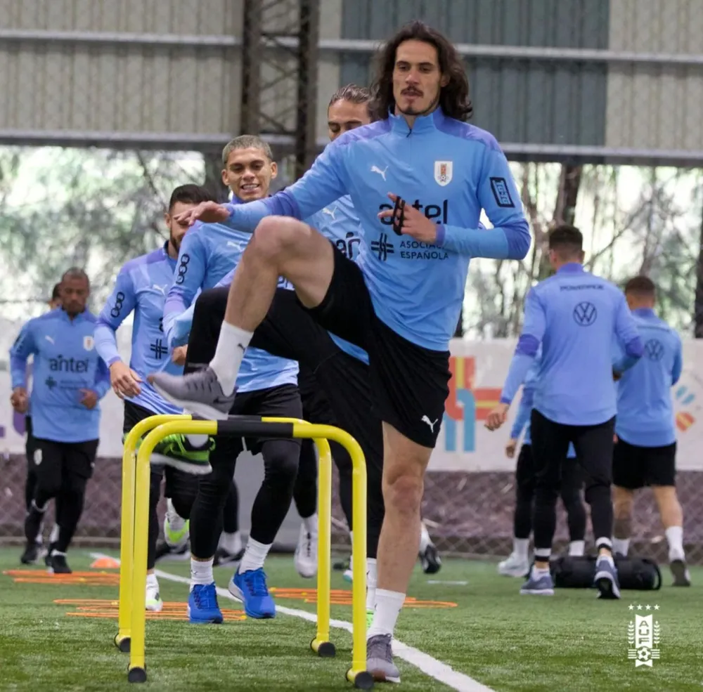 Edinson Cavani se sumó a los entrenamientos de la selección uruguaya pensando en la Copa América
