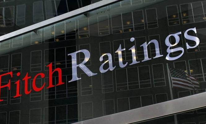 Fitch podría mejorar la calificación de la deuda argentina tras la salida del cepo y el acuerdo con el FMI