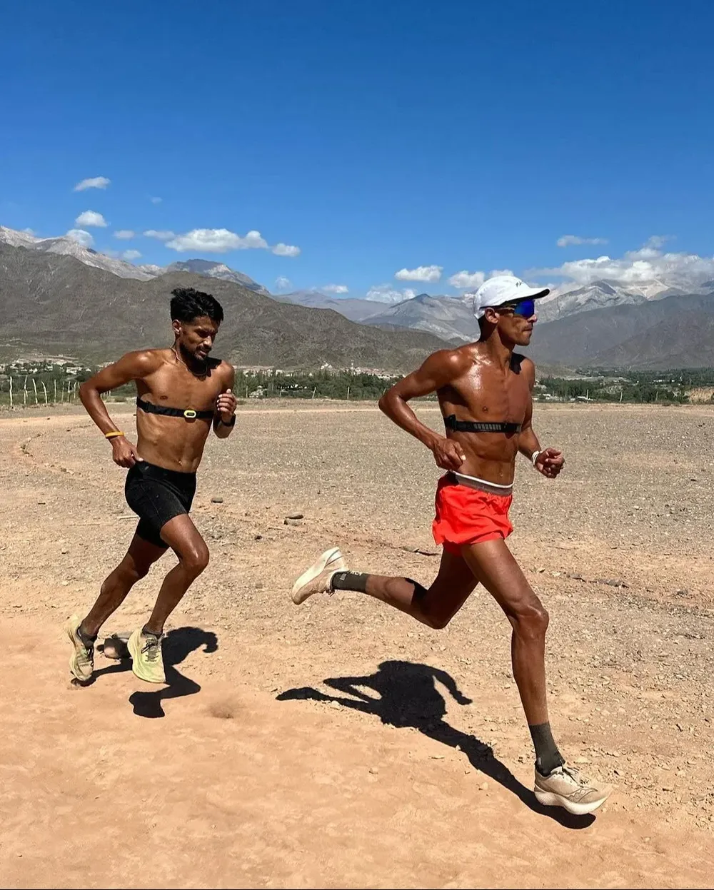 Zamora y Ayala en la pista de tierra en Salta