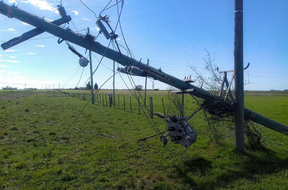 Tendido eléctrico caído por el temporal que afectó a Uruguay este miércoles
