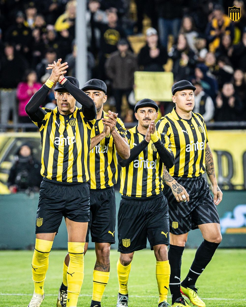 Así ingresaron los jugadores de Peñarol para jugar ante Rampla Así ingresaron los jugadores de Peñarol para jugar ante Rampla