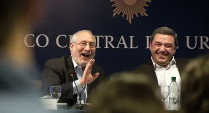 Stiglitz reaviva debate sobre el dólar como moneda referente