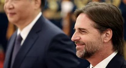 Los presidentes Luis Lacalle Pou y Xi Jinping en China.