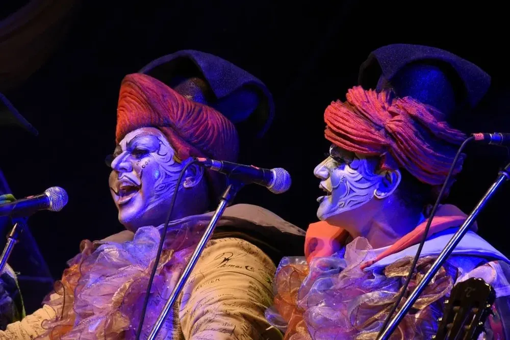 Integrantes de la murga La Línea Maginot.