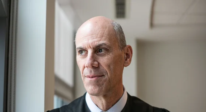 Quién es James Boasberg, el juez que se enfrentó a Trump por la deportación de venezolanos