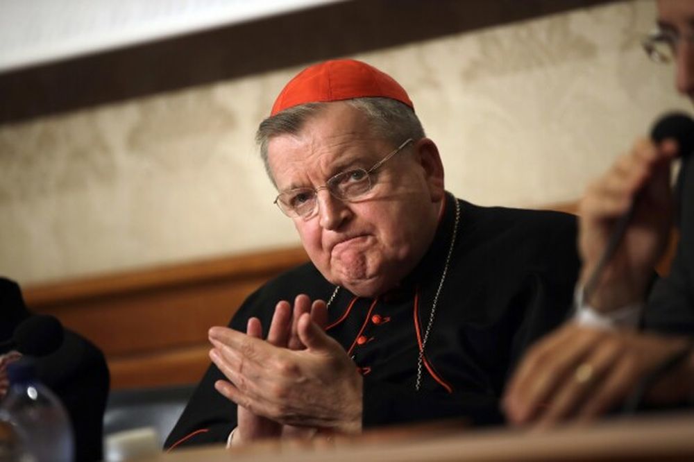 Cardenal Raymond Burke. 