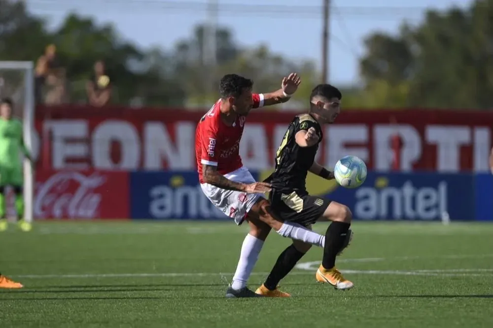 Agustín Álvarez Martínez comandó la delantera de Peñarol contra Rentistas