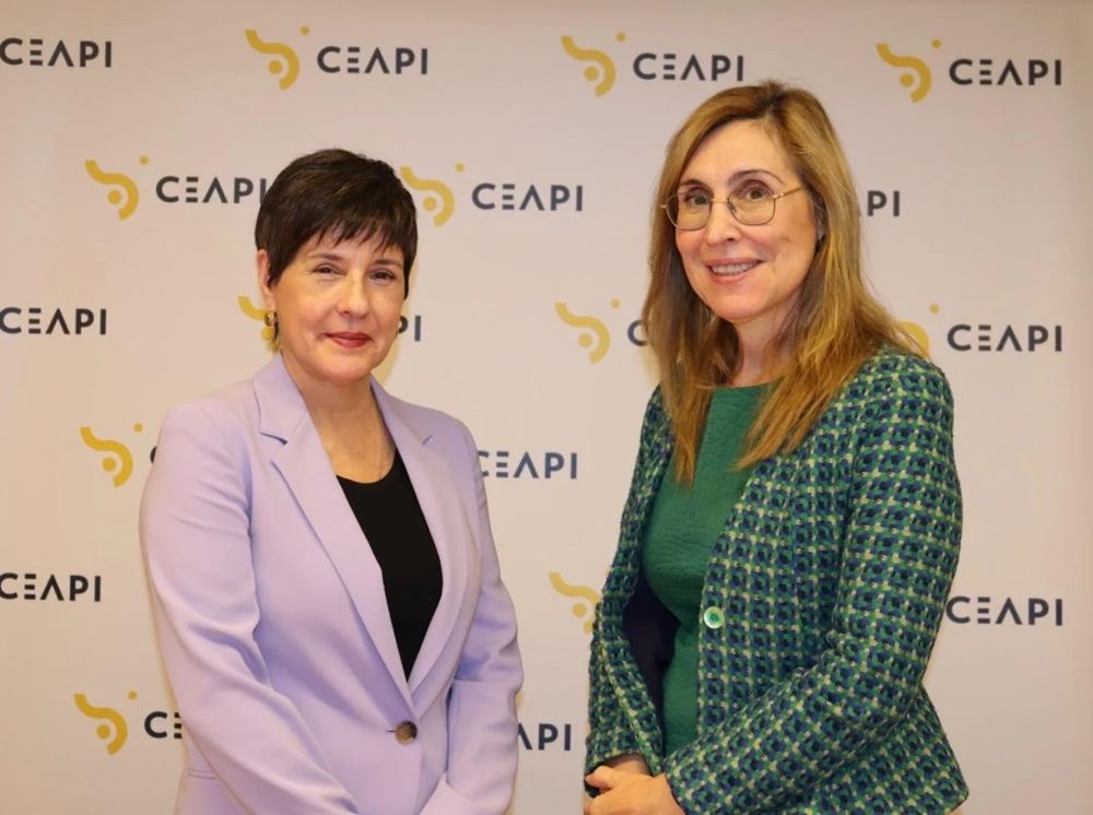 Núria Vilanova, presidenta de CEAPI, e Isabel Alvarez, catedrática de la Universidad Complutense.