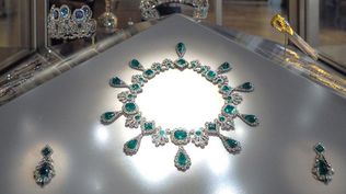 Qué precio pueden alcanzar las joyas robadas del Louvre y por qué es probable que los ladrones las rompan Qué precio pueden alcanzar las joyas robadas del Louvre y por qué es probable que los ladrones las rompan