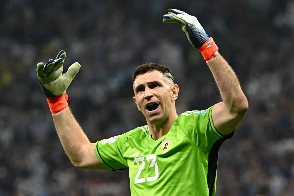 Dibu Martínez durante el último Mundial